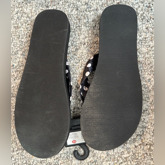 Trend Setter Flip Flops Black and White Polka Dot Size 9/10 NWT - Picture 2 of 2